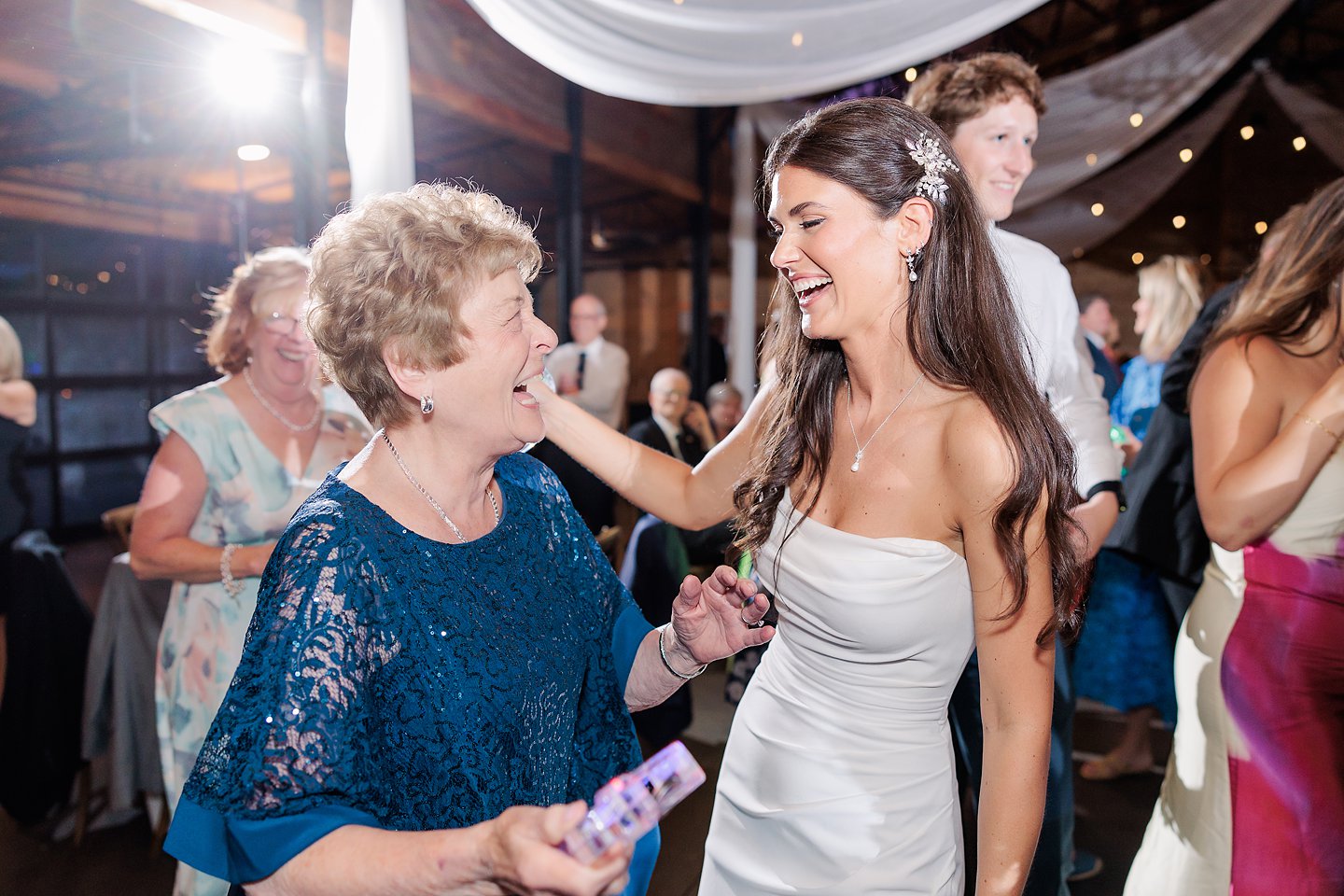 barn sitton hill wedding jennifer stuart photography 0180