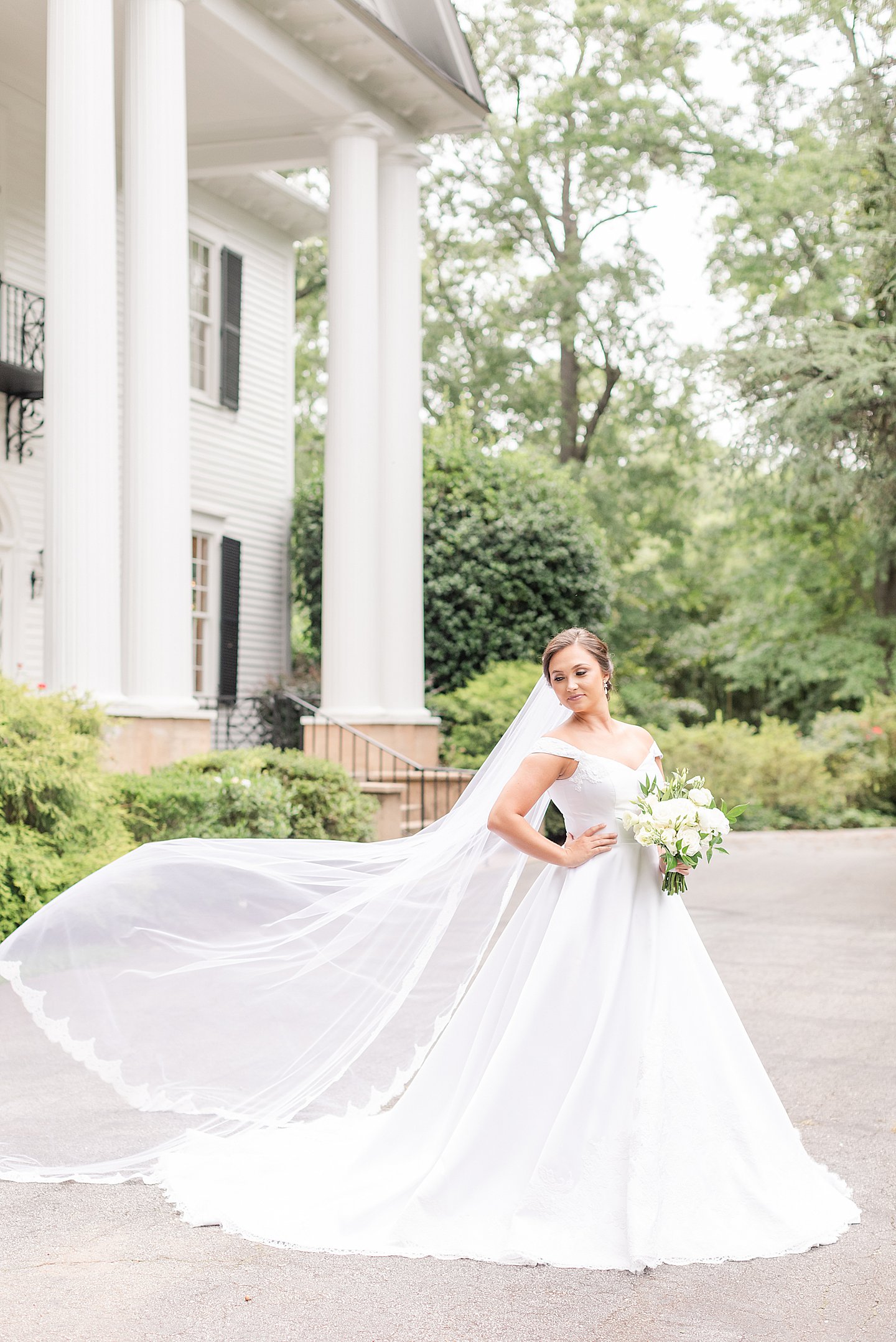 outdoor bridal portrait at white mansion